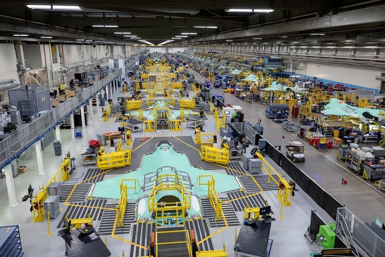 F-35全球机队突破千架，3070名飞行员驾驭闪电，亚太部署暗藏玄机
