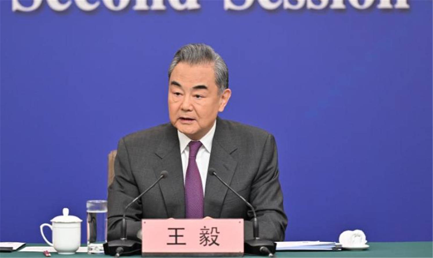 王毅离开前，印度一枚导弹冲天而起，涉台承诺被撤，中方深感意外