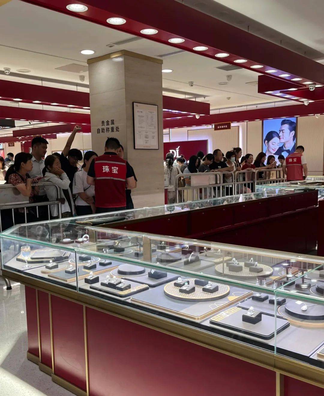 伟德国际胖东来珠宝如何用极致性价比赢得人心？