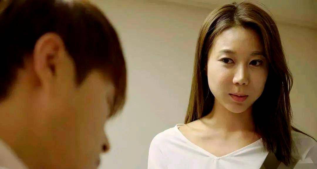 网友们纷纷指责他对朴银狐的死负有责任，但这些始终没有得到警方确认。