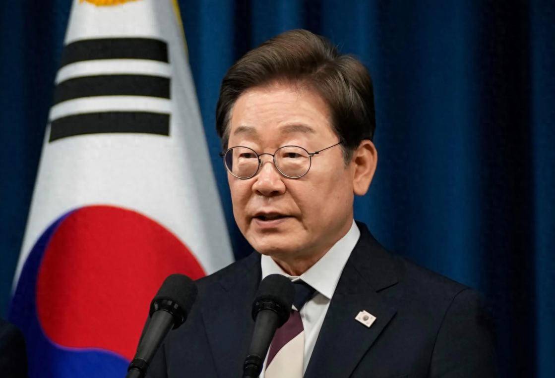 韩国降级参加“九三阅兵”，李在明的胆子，终究不如当年的朴槿惠