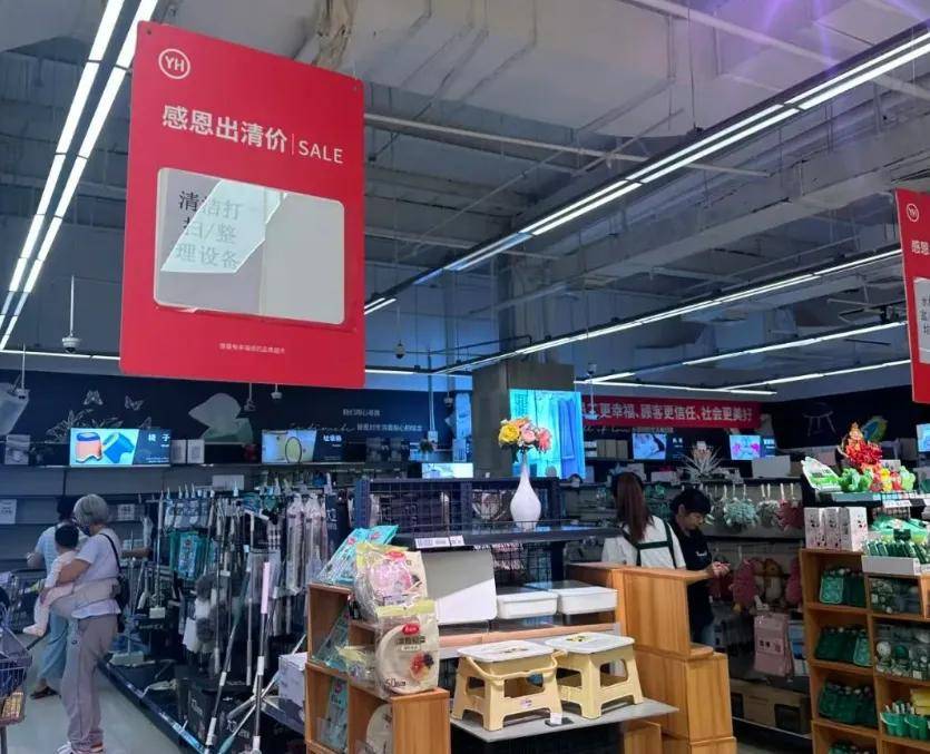 关店200家的“胖东来学徒”，交了份反面教材
