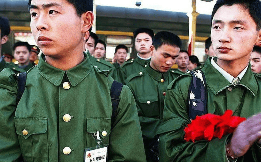 有高人建议，每超期服役一年，每月给予 200 元的补贴，您支持吗？