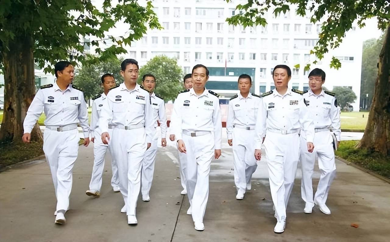 32000元解决世界难题西方专家狡辩马伟明：你不懂我可以教你