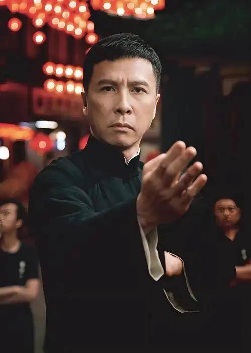 同样是换国籍，受邀观礼93阅兵的甄子丹，让李连杰和娱乐圈都沉默