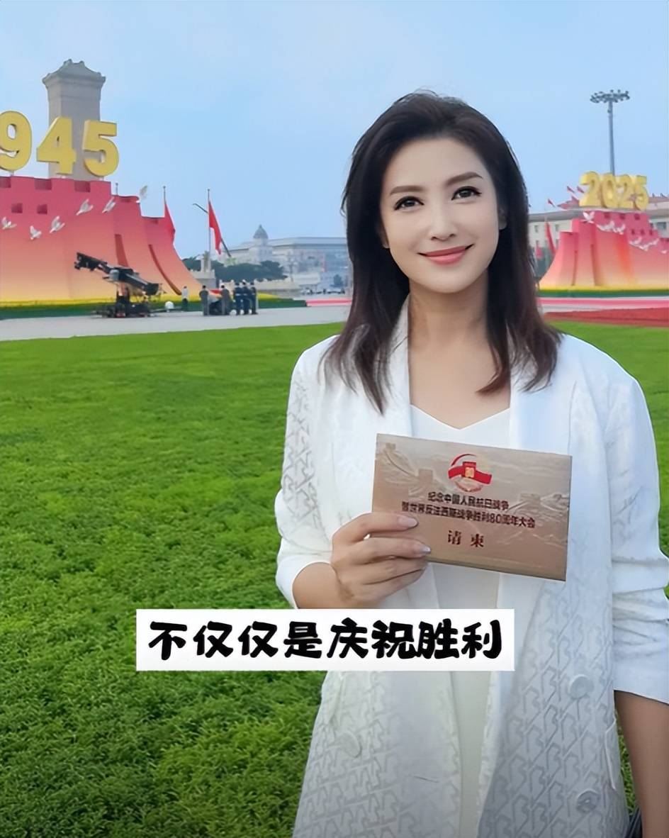 一开口就赢了全场！九三阅兵解说员揭晓，原来是他们两位，都是央视知名主持人，颜值才华气质并存