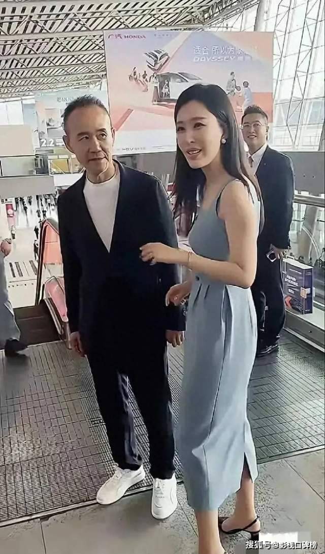 田朴珺参加哥哥婚礼，王石缺席了，却在当天送给妻子最喜欢的礼物