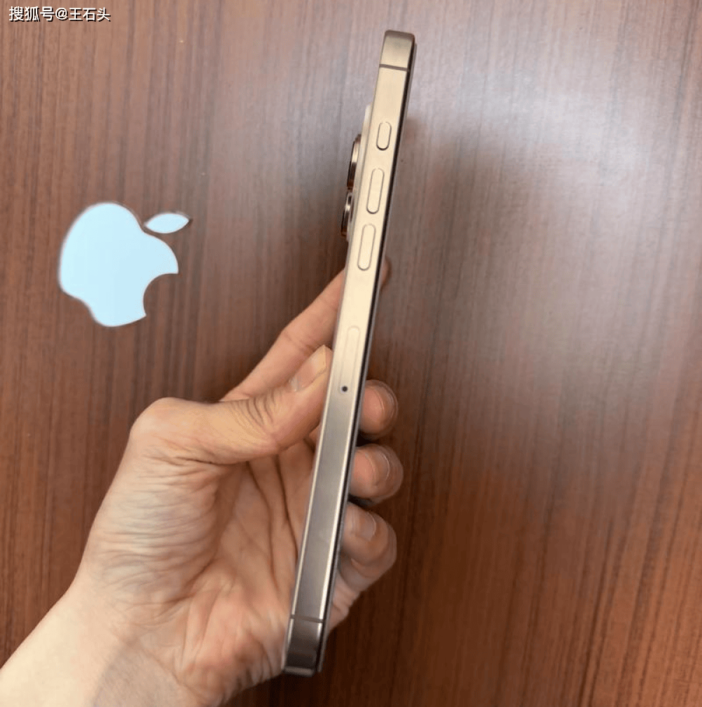 原创             钛合金变铝合金！iPhone 17 Pro“开倒车”，原因很真实！
