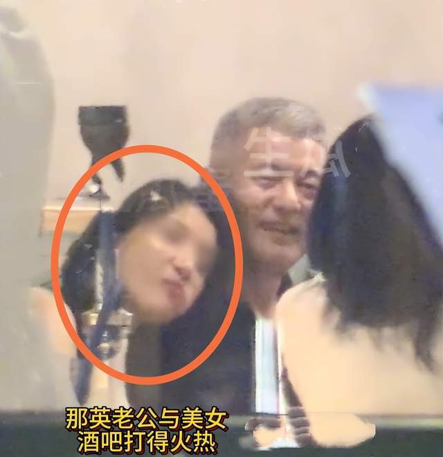 曝那英老公孟桐疑似出轨！携美女返回那英别墅，对方笑容甜美可爱