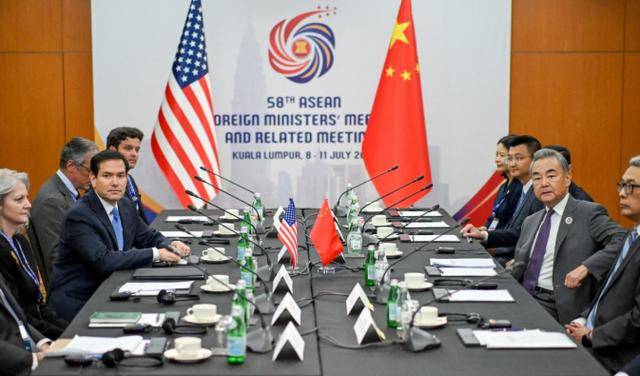 中美2通紧急电话释放重大信号，9.3阅兵后，美国真的怕了？