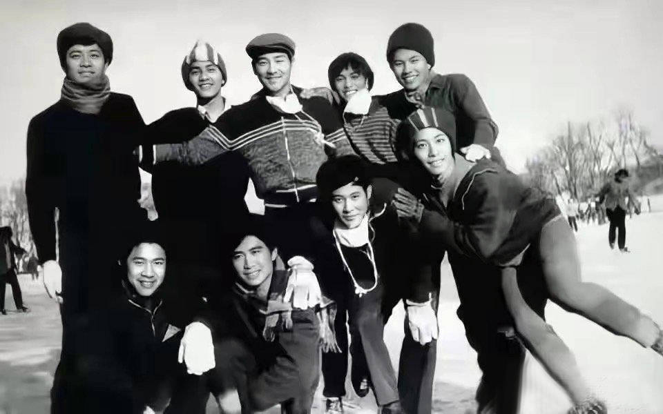 北电78明星班相聚，张铁林变化大，周里京方舒没来，有2人已去世