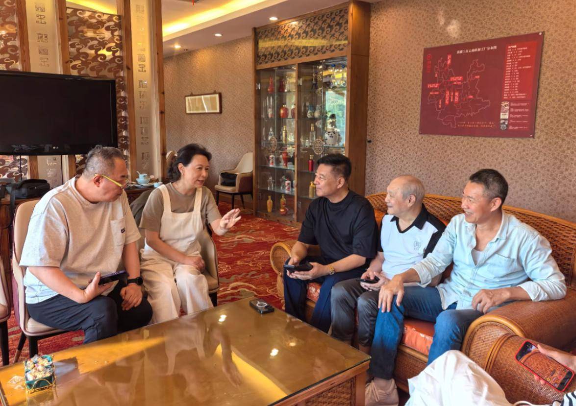 北电78明星班相聚，张铁林变化大，周里京方舒没来，有2人已去世