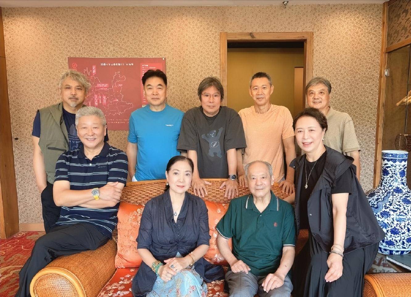 北电78明星班相聚，张铁林变化大，周里京方舒没来，有2人已去世