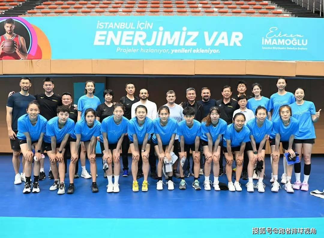 原创             天津女排抵达土耳其！李盈莹脚伤康复，姚迪练力量，三名二传随队