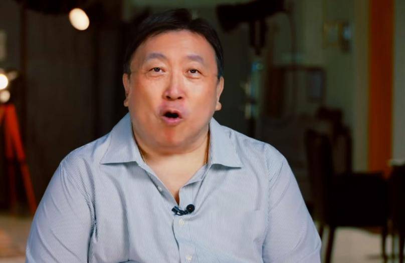 周星驰秘密曝光！王晶爆料整容真相？揭秘与朱茵的荧幕缠绵