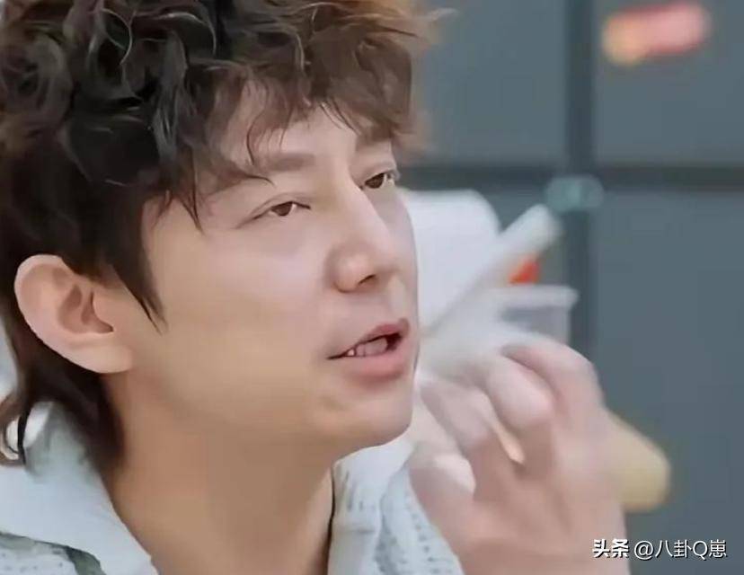 无滤镜之后，何炅胖的像大婶，李宇春肚大像怀孕，宋祖儿脸认不出