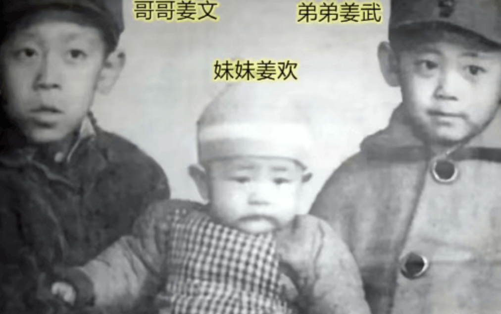 “傻子专业户”姜武：和初恋女友相恋9年结婚，婚后30余年零绯闻，参演《731》演技再封神，57岁成人生赢家