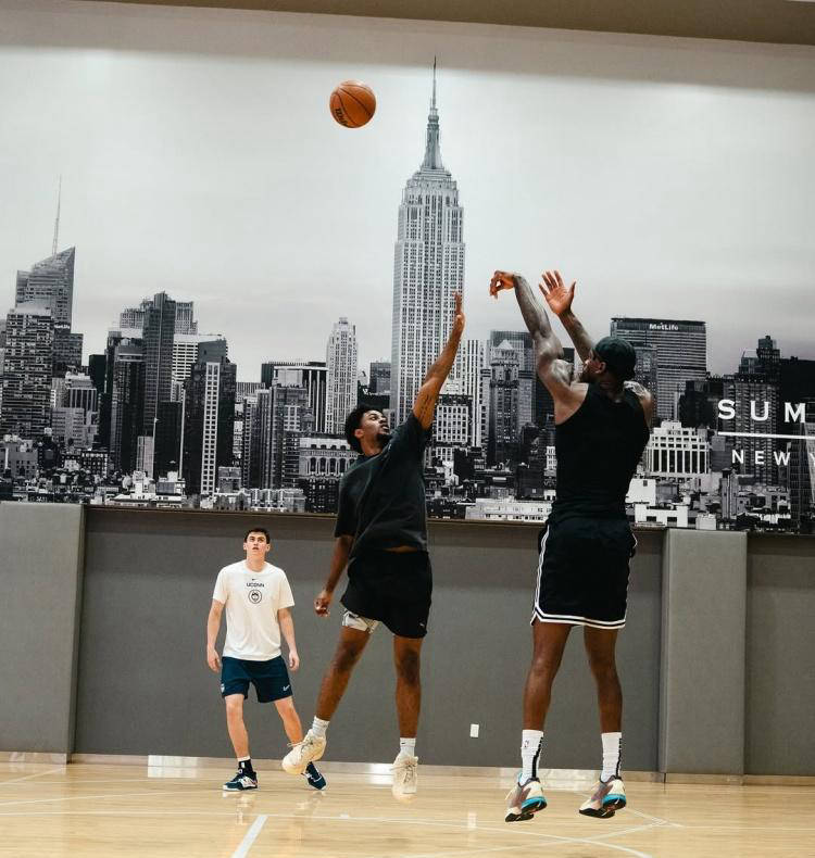 欧洲篮球联赛中文网__赛程比分+球队资讯+盘口分析湖人动态：老詹联手新篮球联赛凯斯勒或成球队目标范德比尔特状态亮眼