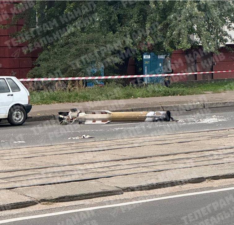 大乌龙！乌军爱国者竟炸自己，俄军导弹爆炸，掀翻波兰大使馆屋顶