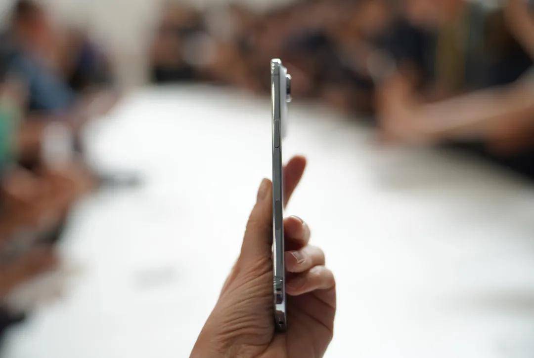 原创             库克尴尬了，重磅手机iPhone Air，反成了大输家