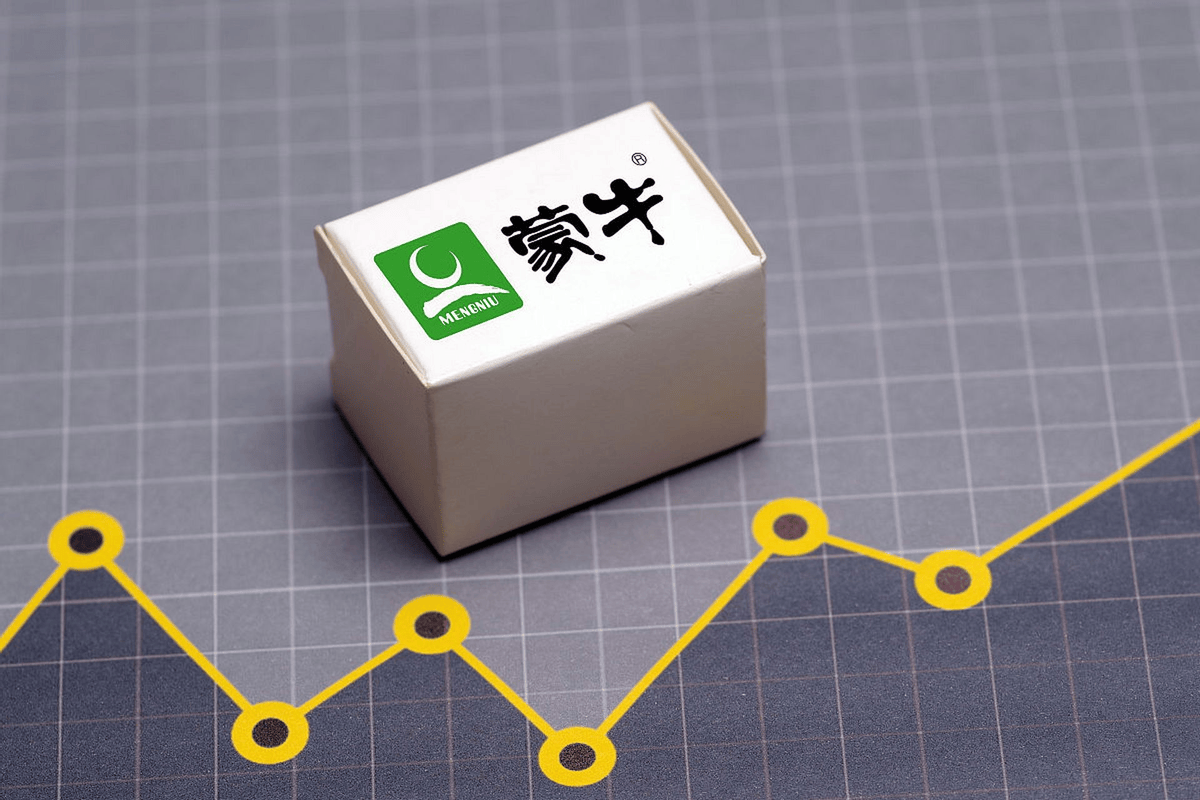 蒙牛上半年营收缩水百亿，乳业巨头如何破局？