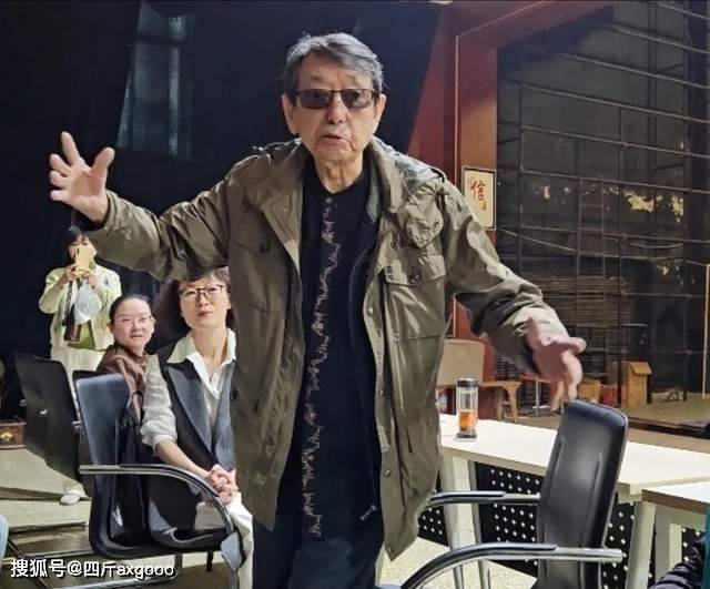 国家一级演员赵克明去世，5月在家吸氧画面曝光，手拿拐杖不离手