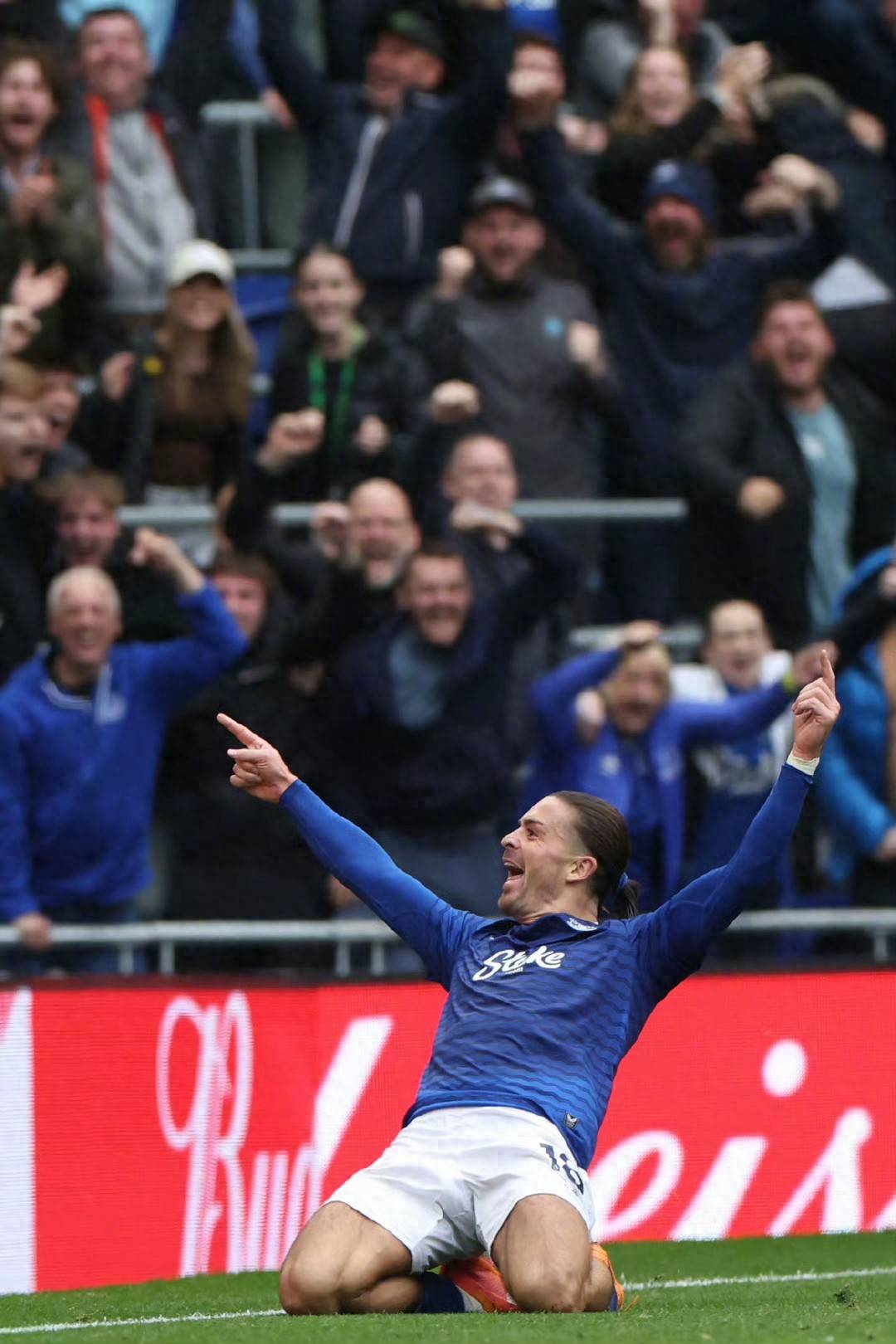 英格兰足球超级联赛随着埃弗顿2-1绝杀水晶宫曼城1-0升至第五英超最新积分榜如下