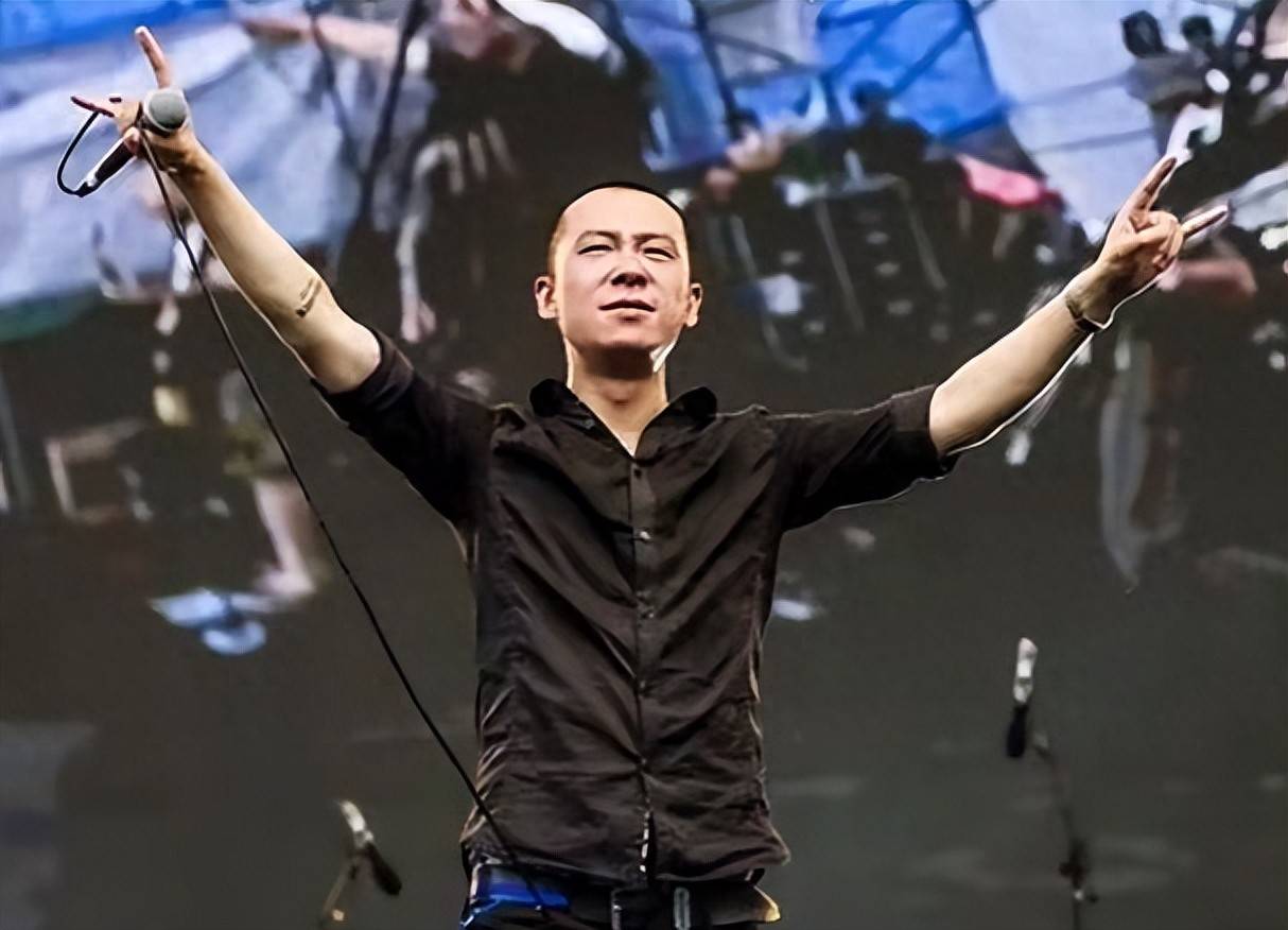 摇滚歌手应鹏去世，年仅43岁，离异无房无车无医保，放纵喝酒导致