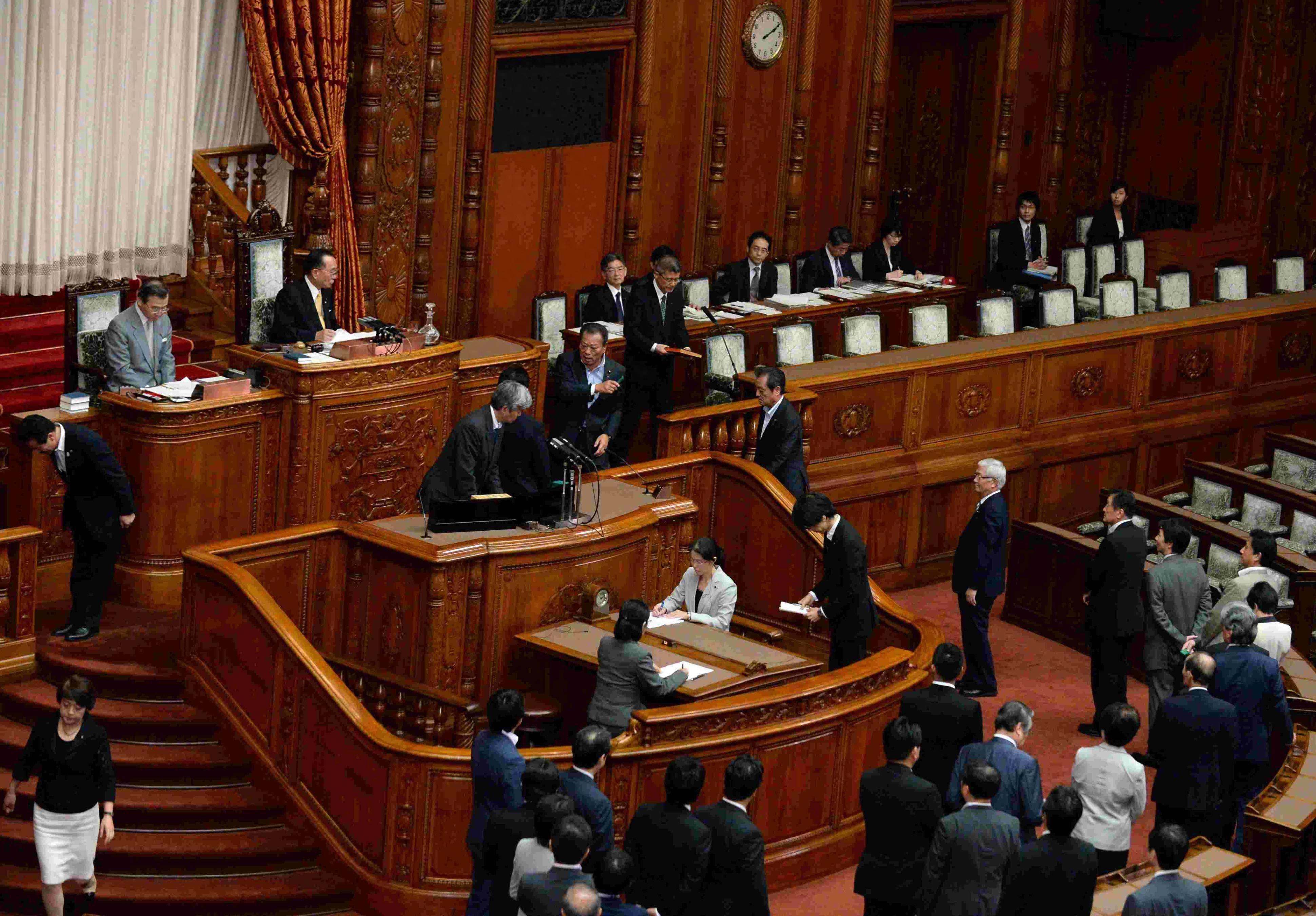 只剩5天，亲华政党离开执政联盟，高市早苗当不上日本首相了？