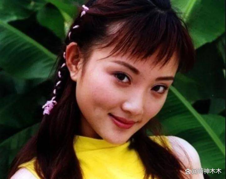 44岁李小璐参加公开活动！怼脸拍真实状态曝光，网友态度两极分化