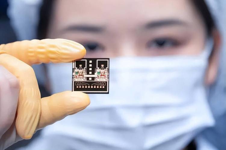 原创             中国芯片新突破！100%国产1纳米刻蚀机震撼问世，芯片行业迎变局
