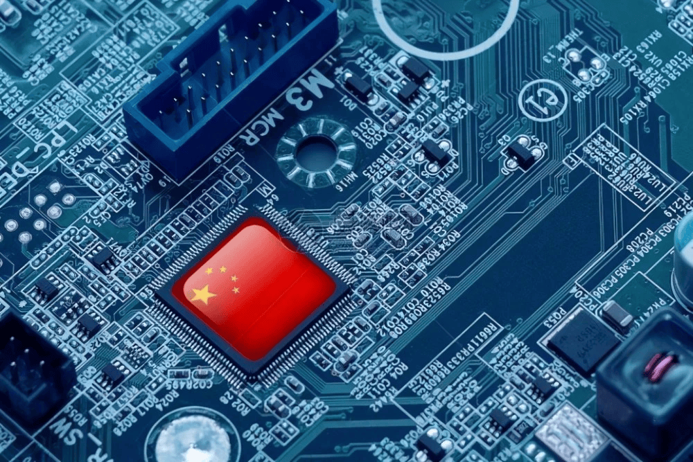 黄仁勋不“装”了？冷脸称对中国很失望，外媒：特朗普毁掉美优势