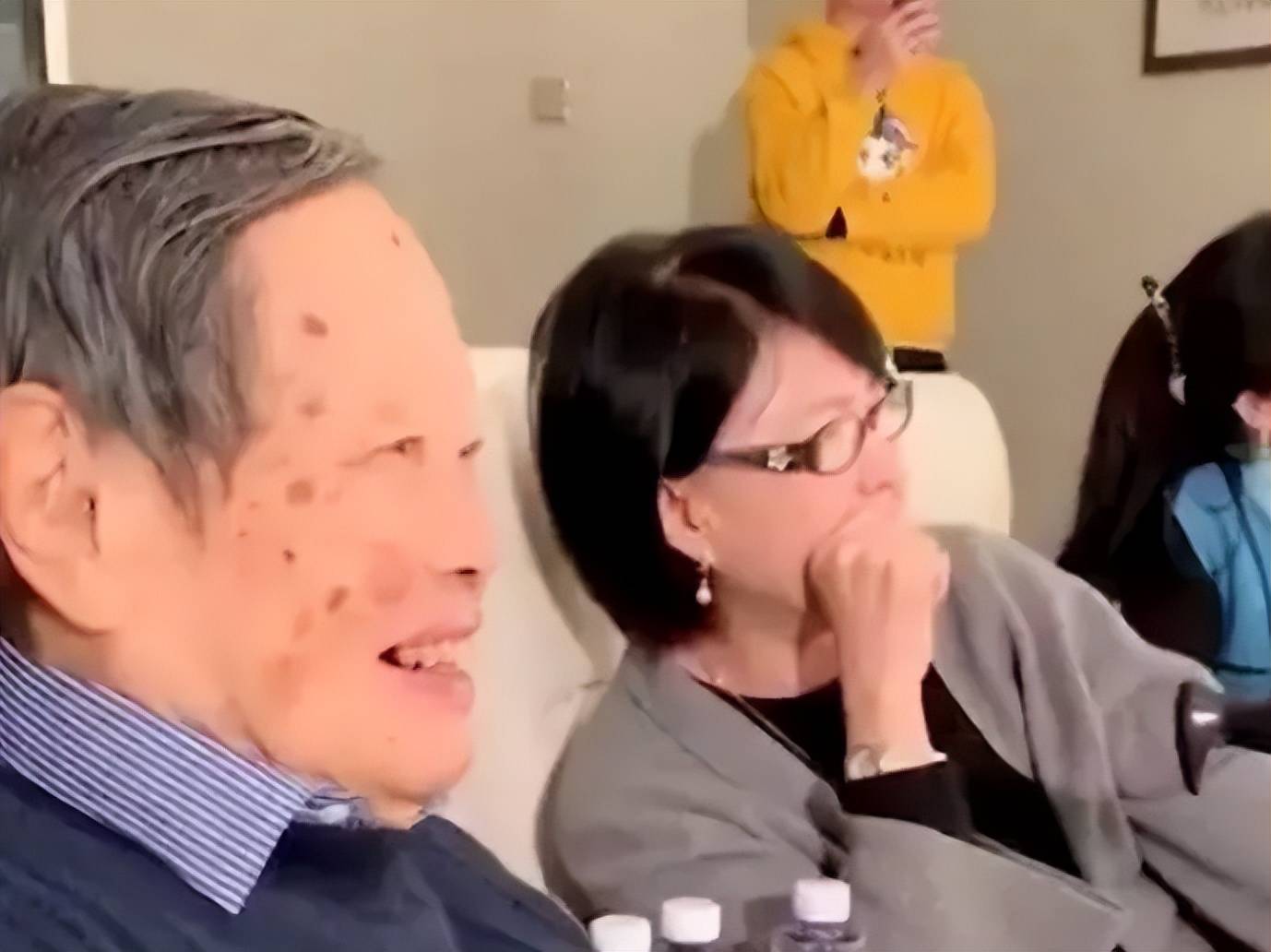 杨振宁因病逝世！刚过完103岁生日，最后一次亮相是为妻子庆生
