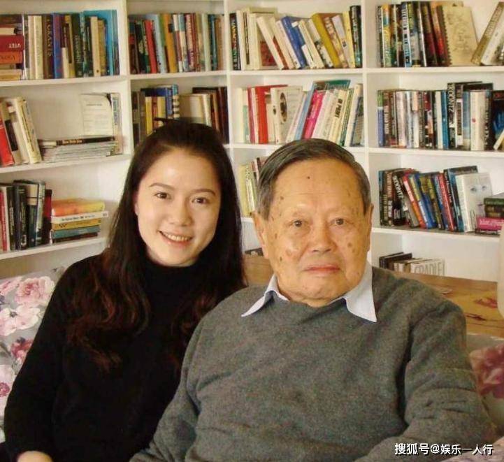 杨振宁去世早有预兆，听了他对妻子的称呼 才明白49岁翁帆果然精明