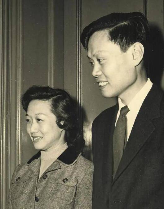 原创             没想到，杨振宁去世后，49岁妻子翁帆，竟因一个动作实现口碑暴涨