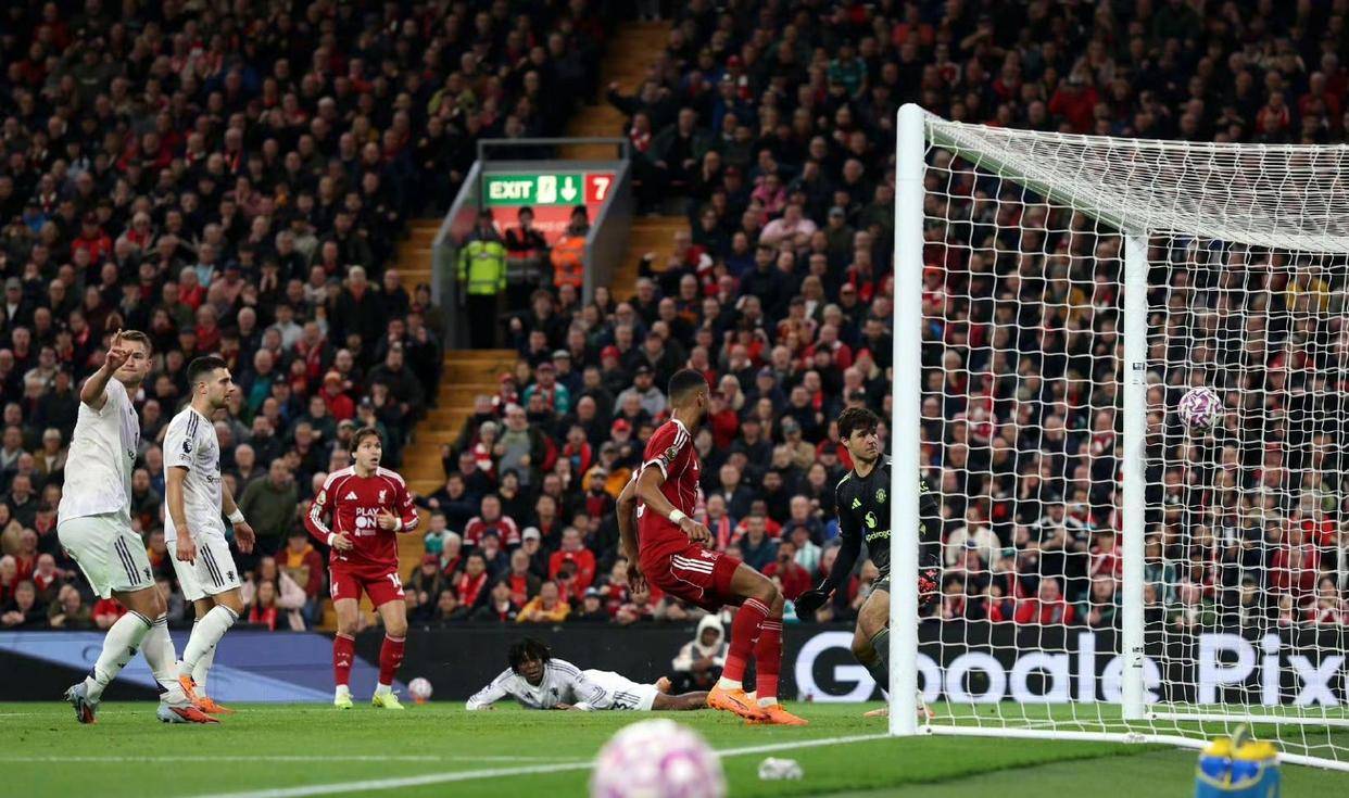 曼联2-1绝英格兰足球超级联赛杀热刺1-2英超更新最新积分榜利物浦掉第4！