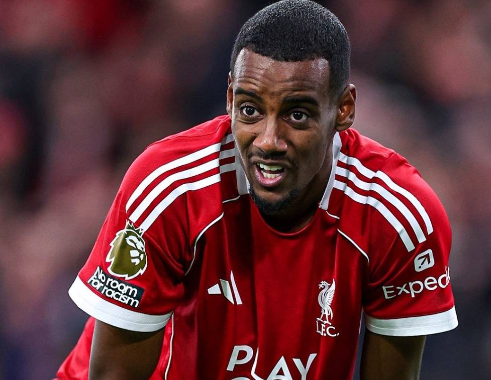 原创             罢训逼宫遭反噬，伊萨克6场0球，斯洛特强捧英超标王让埃基蒂克哑火