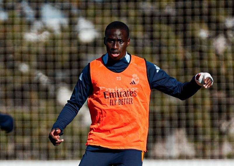 西班牙足球甲级联赛1000万欧年薪！伤病不断的门迪或被皇马解约重蹈阿扎尔覆辙？