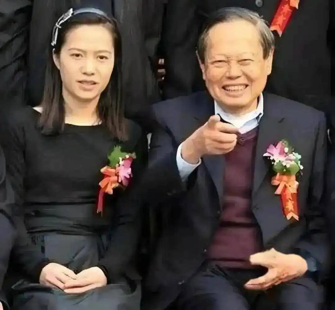 原创             演都不演了！杨振宁去世仅3天，恶心的一幕出现，结局大快人心