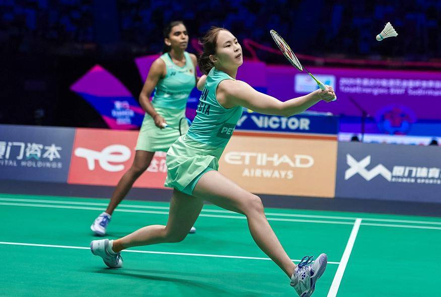 原创 39分钟挑落世界第2!凡尘组合2-0晋级,中日包揽法国赛女双四强