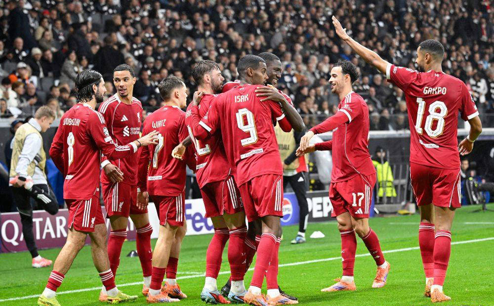 英格兰足球超级联赛英超争霸赛场：伦敦主场稳胜曼城利物浦客战艰难