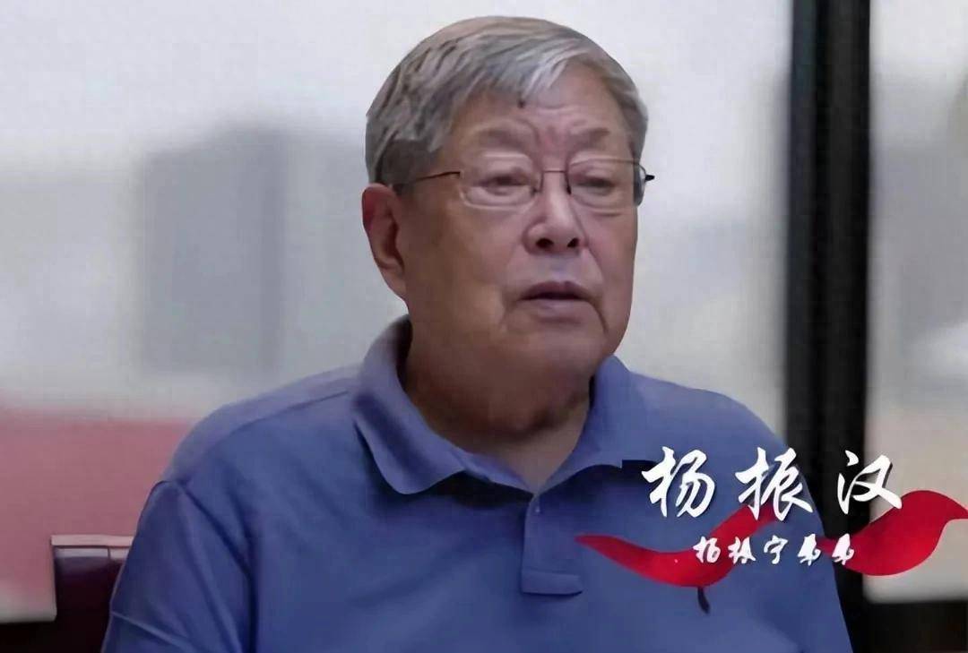 送别杨振宁!杨振汉现身八宝山回忆兄长,透露其晚年一大遗憾