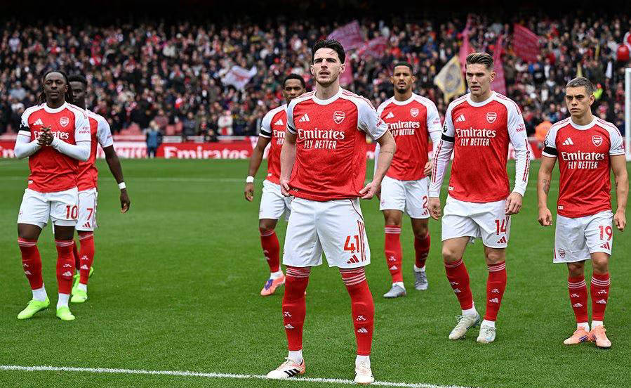 “英超最新积分榜：阿森纳3连胜领跑曼城遇挫