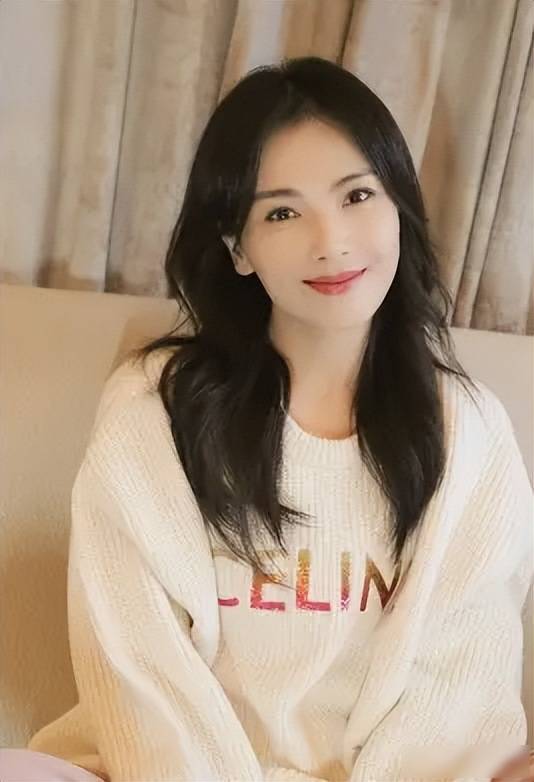 刘涛47岁焦虑背后,身体争议引热议,配角戏码暴露行业困境?