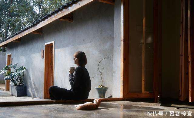 47岁袁泉晒近照，和老公夏雨在贵阳，结婚16年感情好但还低调避嫌