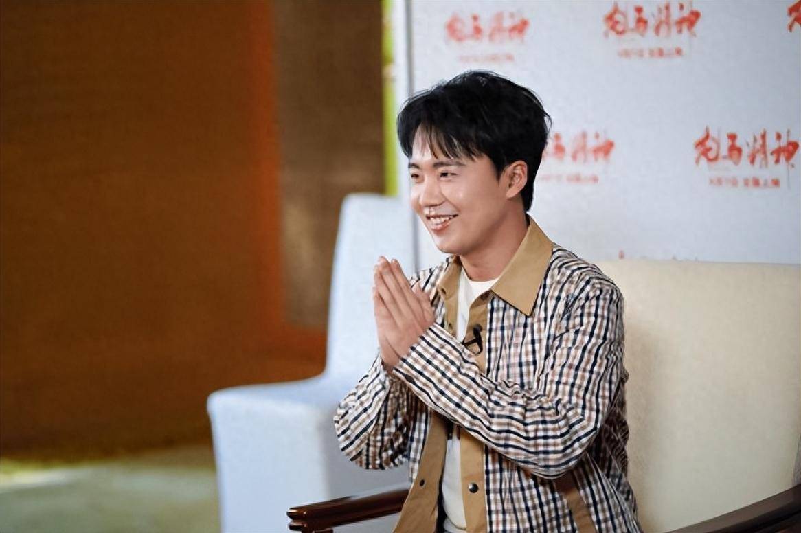 郭麒麟从德云社离开后,与亲妈一起生活,世上还是只有妈妈好