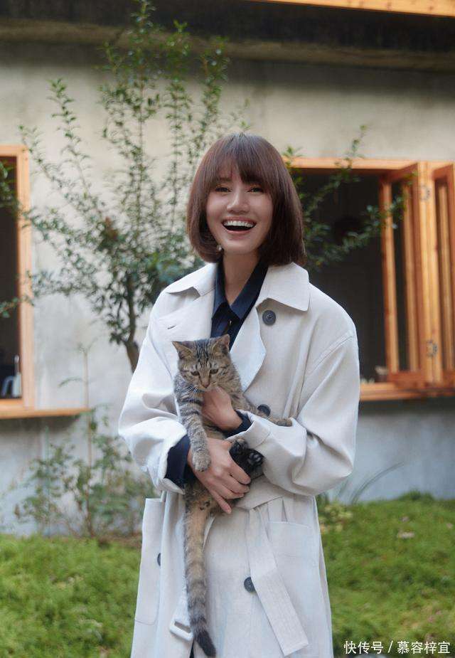 47岁袁泉晒近照，和老公夏雨在贵阳，结婚16年感情好但还低调避嫌