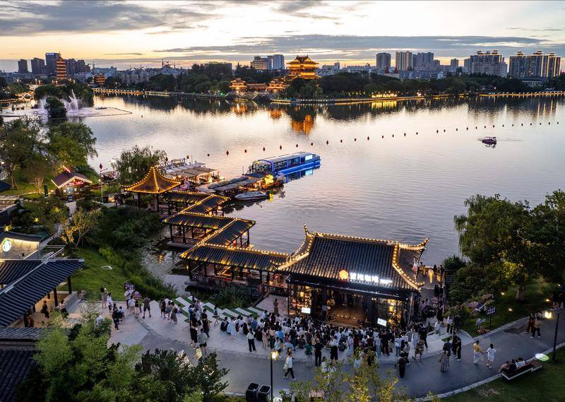 “苏超”决赛双城记——“头马”南通与“黑马”泰州