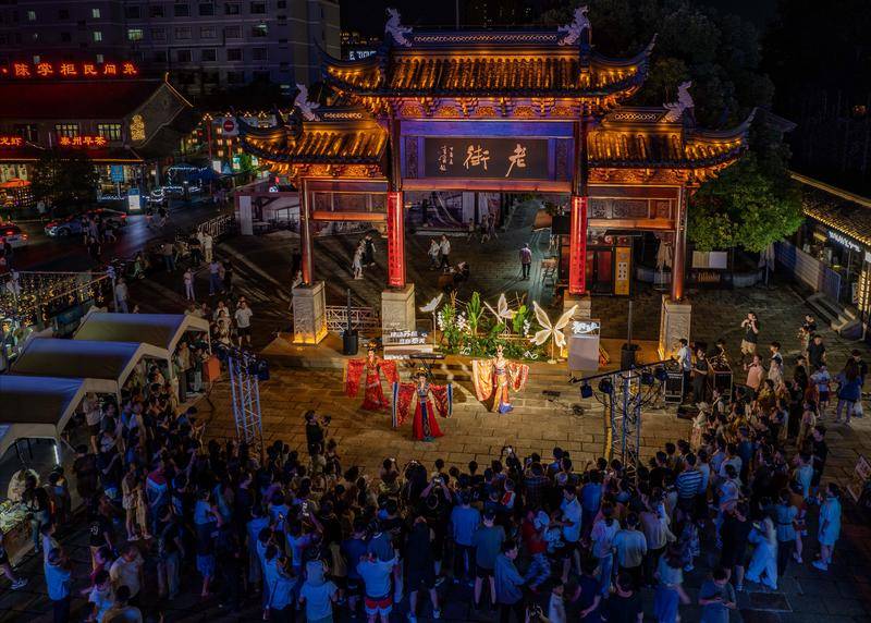 “苏超”决赛双城记——“头马”南通与“黑马”泰州