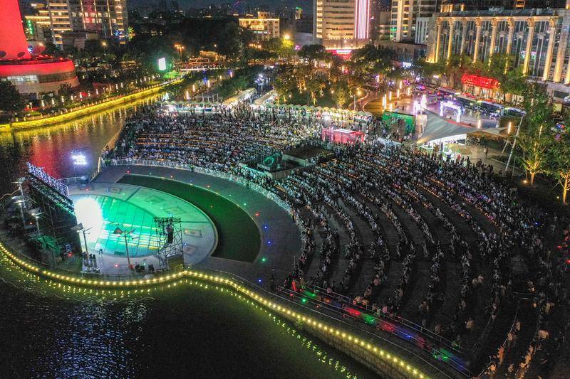 “苏超”决赛双城记——“头马”南通与“黑马”泰州